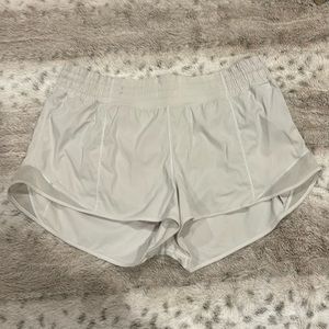 Women’s size 10 Hotty Hot High-Rise Lined Short 2.5”